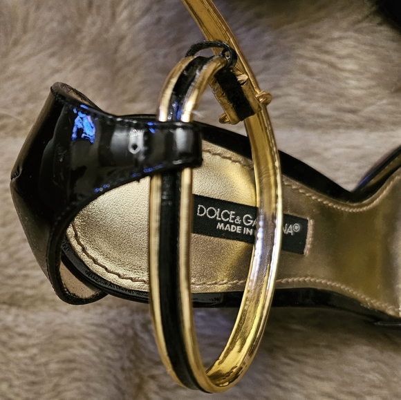 Dolce & Gabbana with box cutout wedge heel with gold trim and peeptoe - Picture 3 of 11